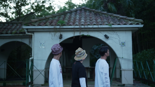 THE BLUE PORTRAIT IN THE CLOUD