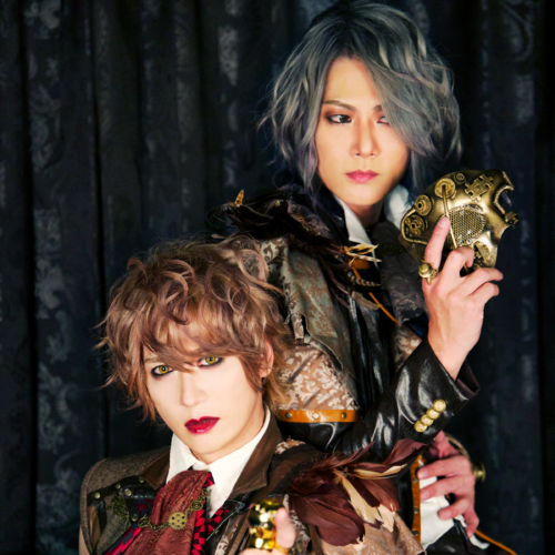 ALICE IN MENSWEAR