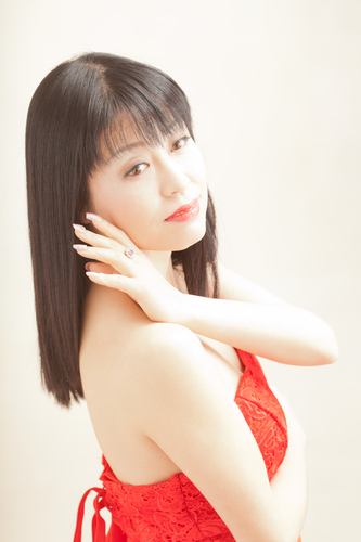 Mayu shiratori