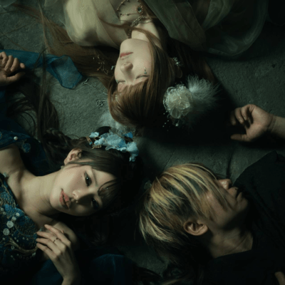 Fall into a dreamlike state
