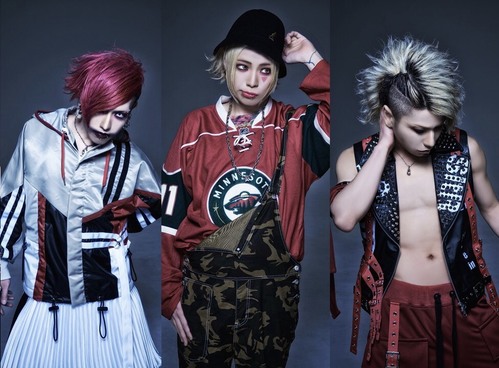 Screech in2 the Rain.