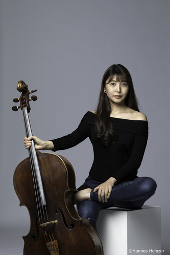 Hitomi NIIKURA